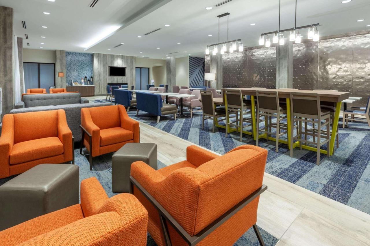 La Quinta Inn & Suites By Wyndham Middletown-Goshen Exterior photo
